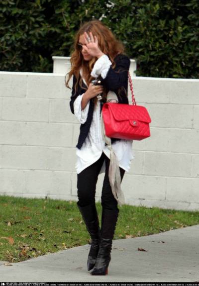 mary_kate_olsen_lunch_urth_cafe_jan_2006_01_1146316903.jpg